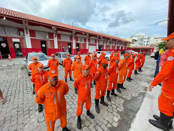 Gbm Atua No Resgate De Pessoas E Animais Isolados Pela Inunda O Em